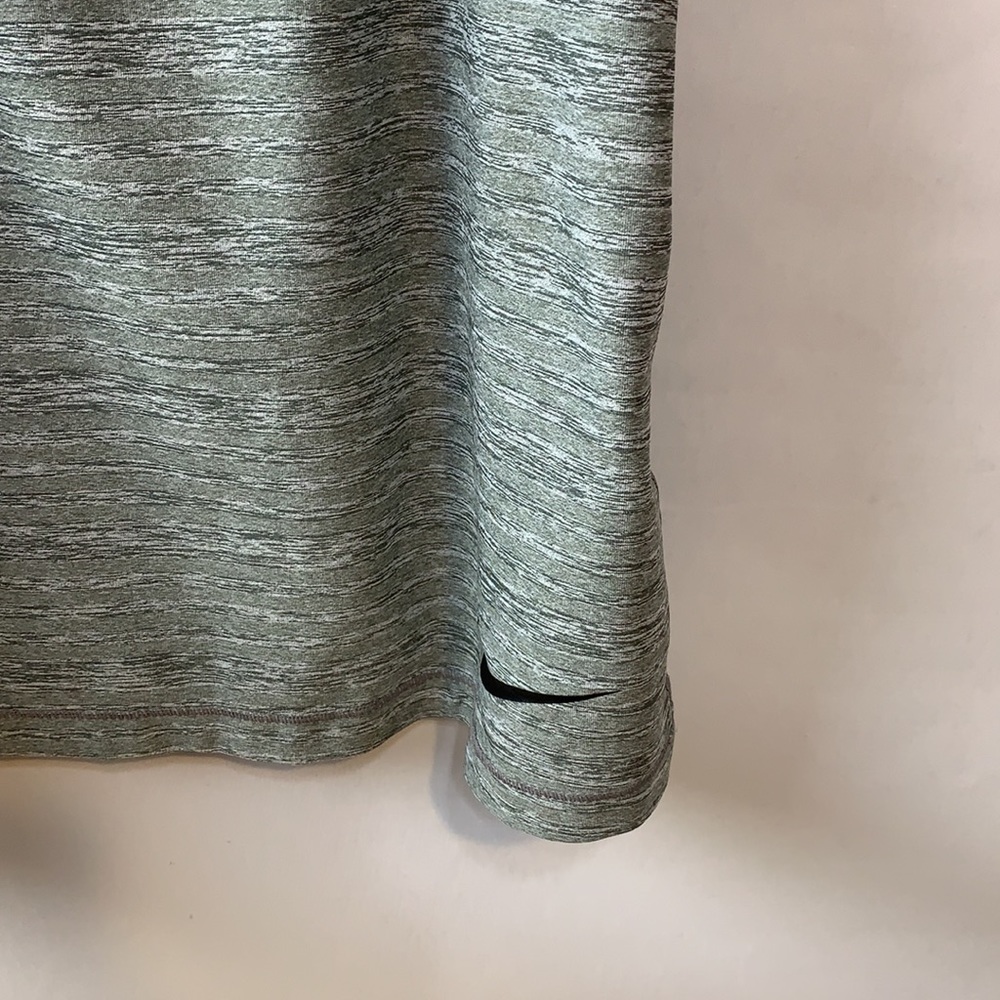 Nike Exercise Tank Top - Picture 3 of 6